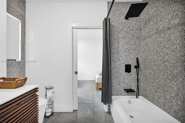 112 NW 53rd St, Miami, FL 33127