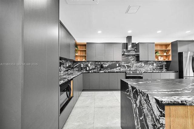 112 NW 53rd St, Miami, FL 33127