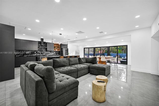 112 NW 53rd St, Miami, FL 33127