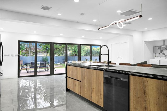 112 NW 53rd St, Miami, FL 33127