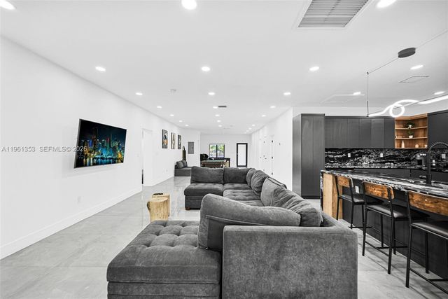 112 NW 53rd St, Miami, FL 33127