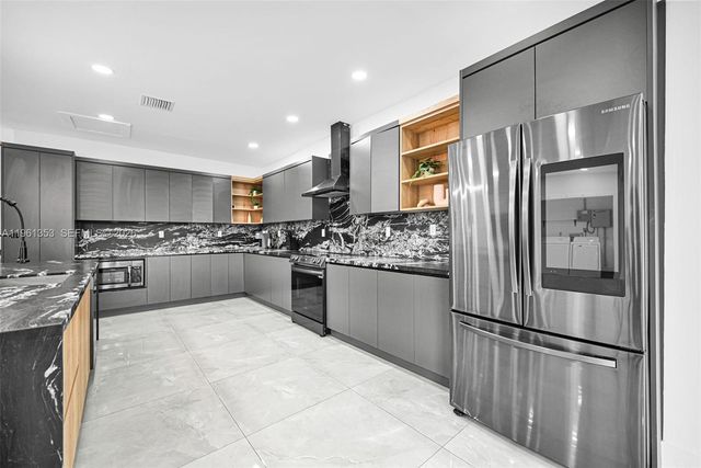 112 NW 53rd St, Miami, FL 33127