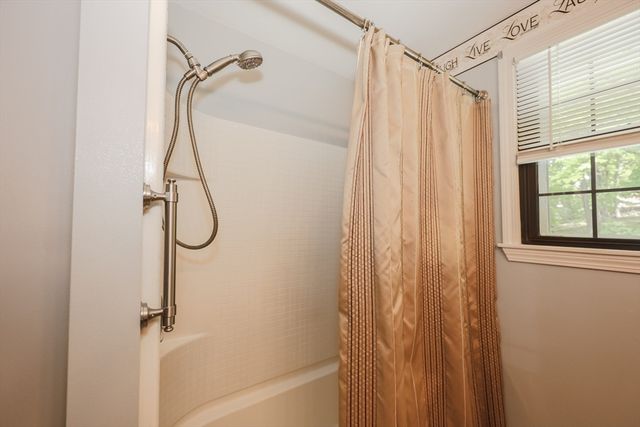 293 Jackson St, Methuen, MA 01844
