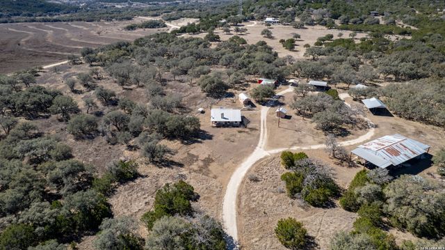 149 Red Oak Road, Leakey, TX 78873