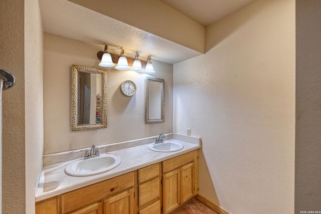 149 Red Oak Road, Leakey, TX 78873