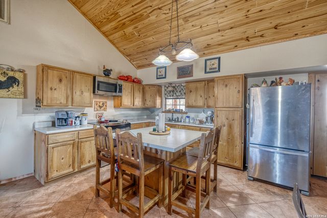 149 Red Oak Road, Leakey, TX 78873