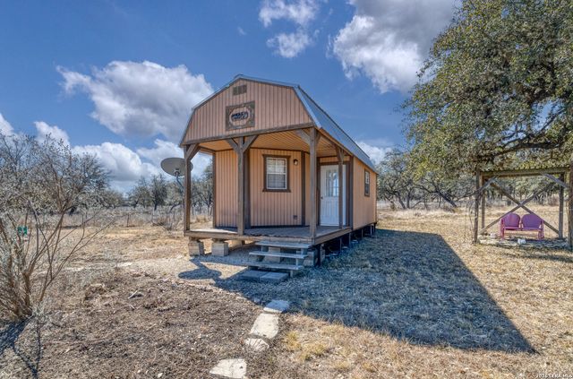 149 Red Oak Road, Leakey, TX 78873
