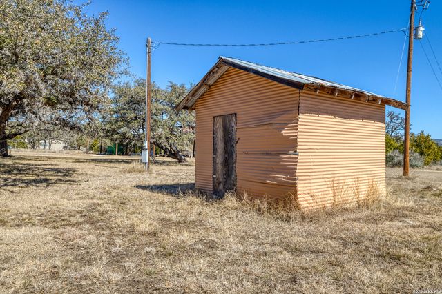 149 Red Oak Road, Leakey, TX 78873