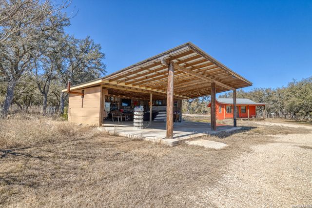 149 Red Oak Road, Leakey, TX 78873