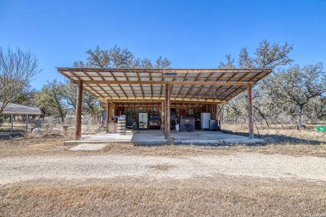149 Red Oak Road, Leakey, TX 78873