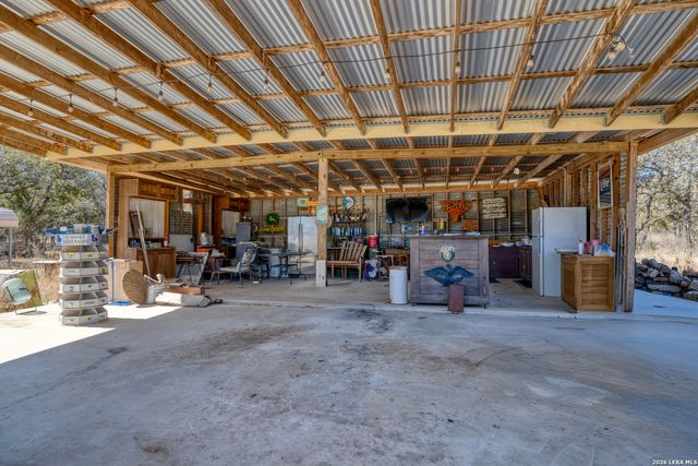 149 Red Oak Road, Leakey, TX 78873