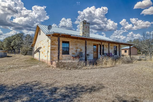 149 Red Oak Road, Leakey, TX 78873