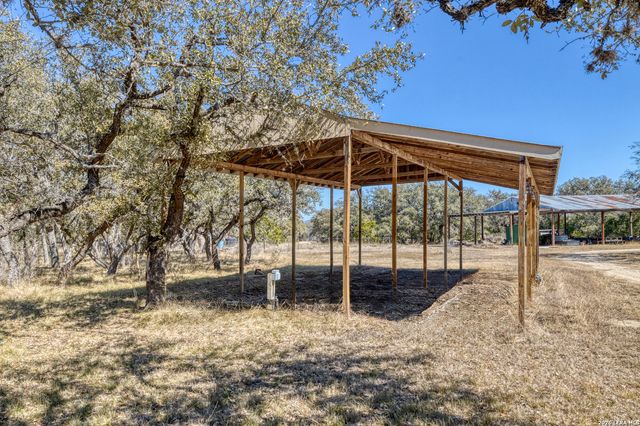 149 Red Oak Road, Leakey, TX 78873