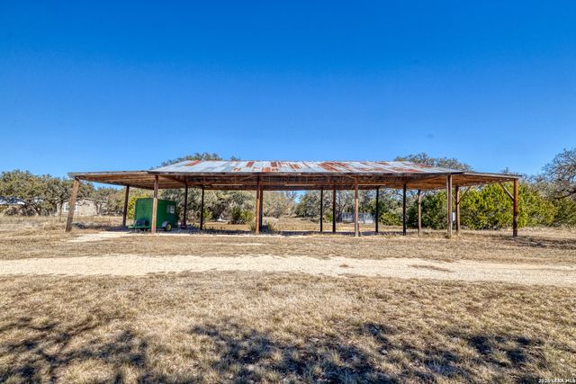 149 Red Oak Road, Leakey, TX 78873