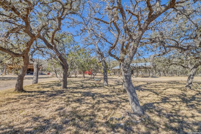 149 Red Oak Road, Leakey, TX 78873