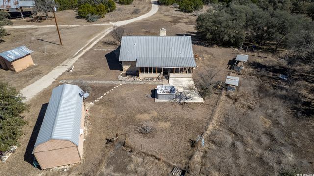 149 Red Oak Road, Leakey, TX 78873