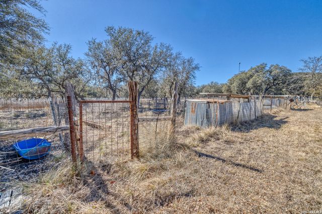 149 Red Oak Road, Leakey, TX 78873
