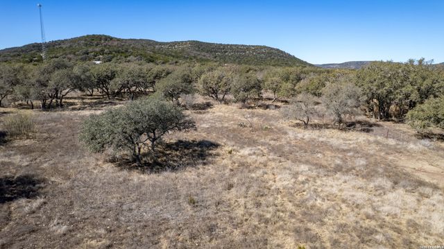 149 Red Oak Road, Leakey, TX 78873