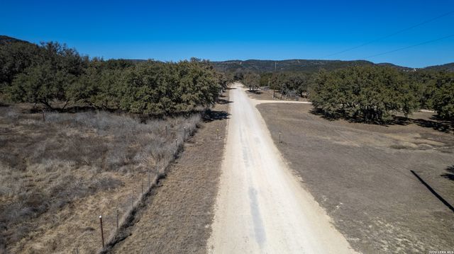 149 Red Oak Road, Leakey, TX 78873