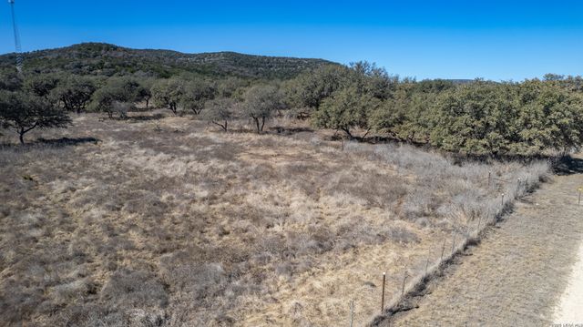 149 Red Oak Road, Leakey, TX 78873