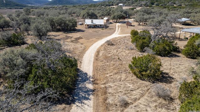 149 Red Oak Road, Leakey, TX 78873