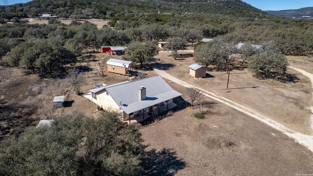 149 Red Oak Road, Leakey, TX 78873