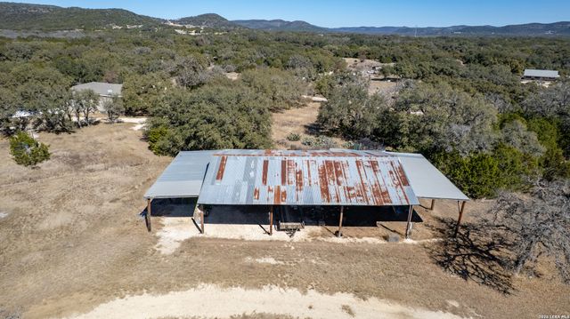 149 Red Oak Road, Leakey, TX 78873
