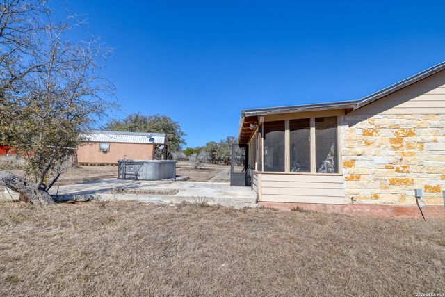 149 Red Oak Road, Leakey, TX 78873