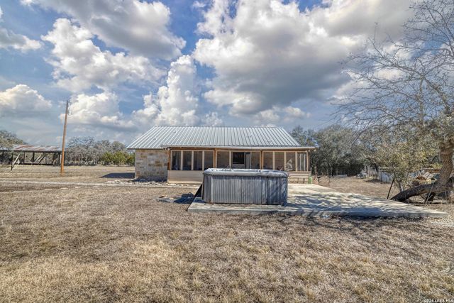 149 Red Oak Road, Leakey, TX 78873