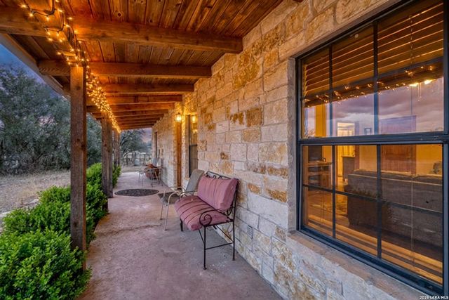 149 Red Oak Road, Leakey, TX 78873