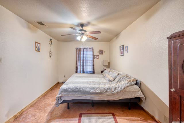 149 Red Oak Road, Leakey, TX 78873