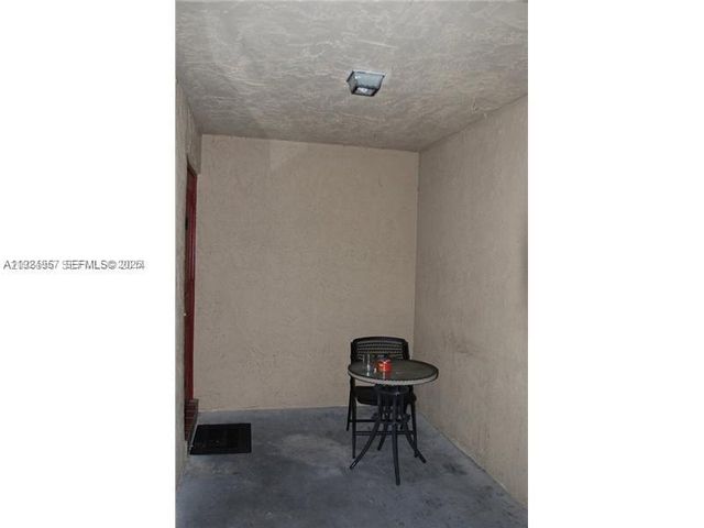 4528 SW 54th St 304-B, Dania Beach, FL 33314