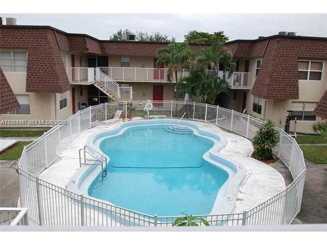 4528 SW 54th St 304-B, Dania Beach, FL 33314