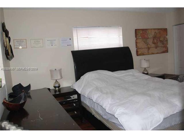 4528 SW 54th St 304-B, Dania Beach, FL 33314