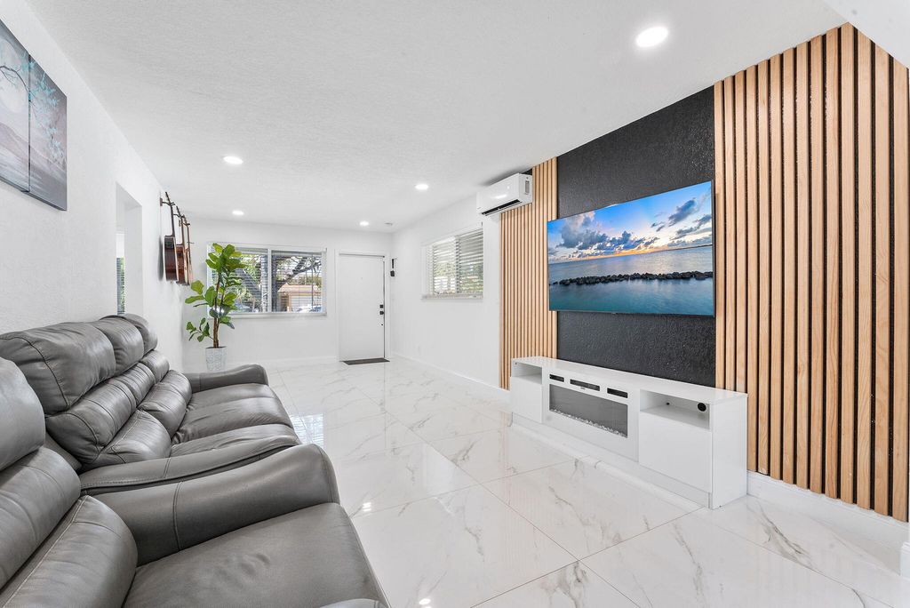 822 S C Street, Lake Worth Beach, FL 33460