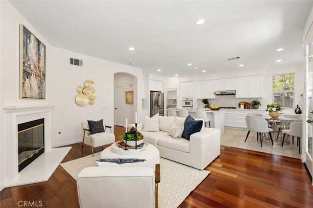 152 Treehouse, Irvine, CA 92603