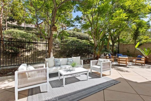 152 Treehouse, Irvine, CA 92603