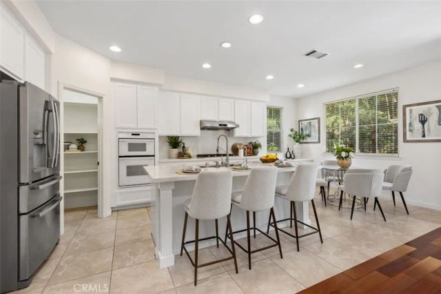 152 Treehouse, Irvine, CA 92603