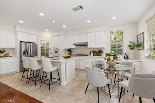 152 Treehouse, Irvine, CA 92603