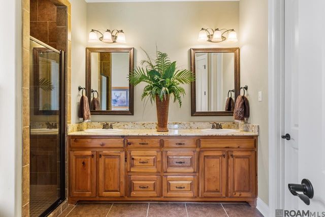 14630 Wisteria Lakes Dr, Central, LA 70818