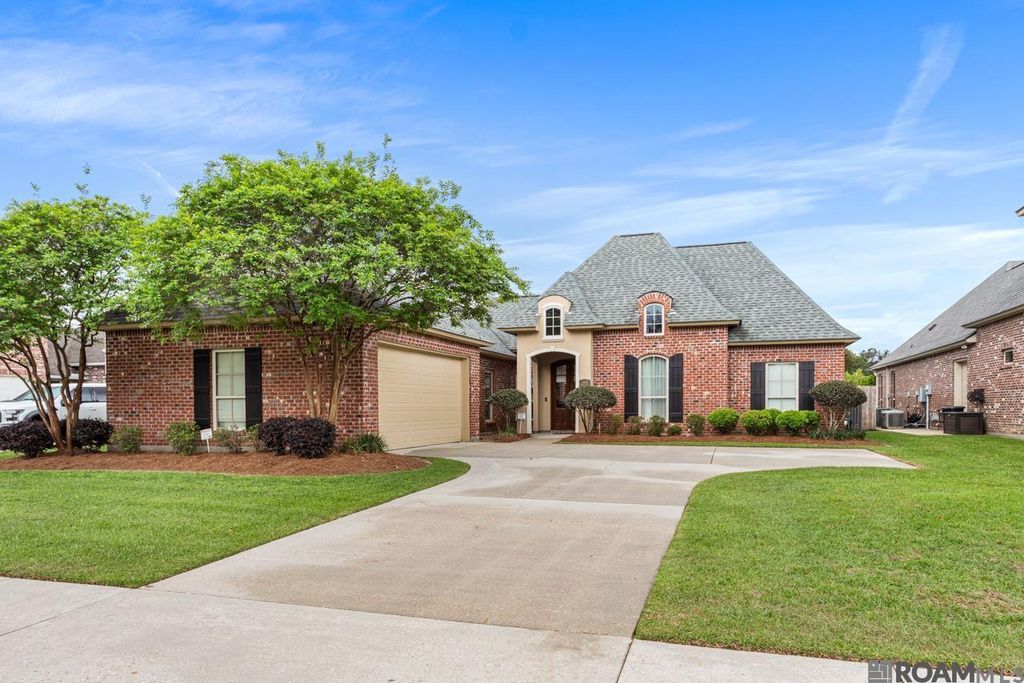 14630 Wisteria Lakes Dr, Central, LA 70818