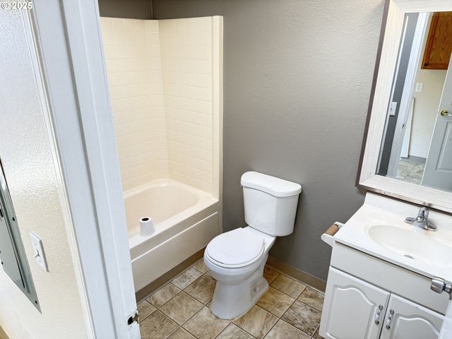 1949 Se PALMQUIST Rd 51, Gresham, OR 97080