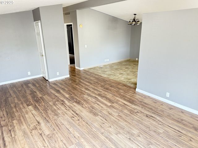 1949 Se PALMQUIST Rd 51, Gresham, OR 97080