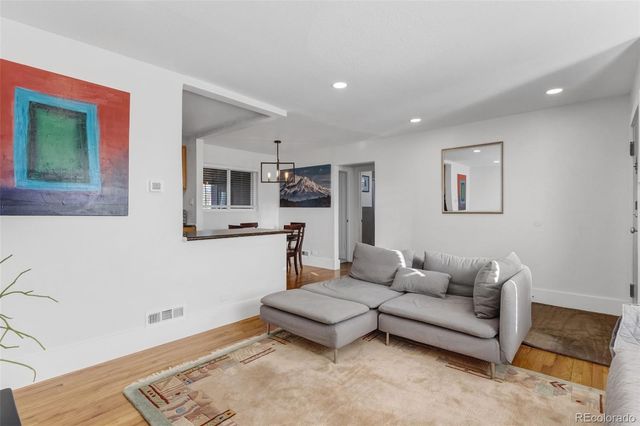 2885 Oneida Street, Denver, CO 80207