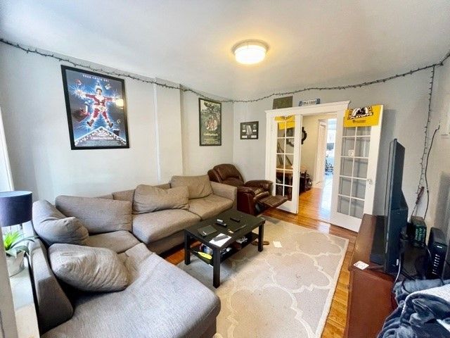 109 Salem 4, Boston, MA 02113