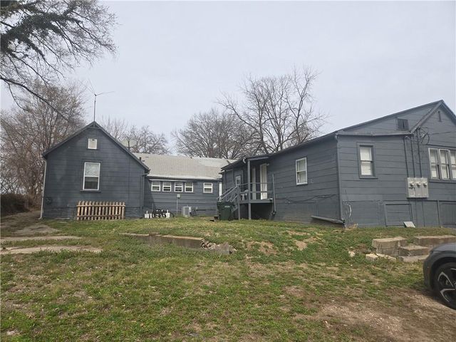1413 Spruce Street, Leavenworth, KS 66048