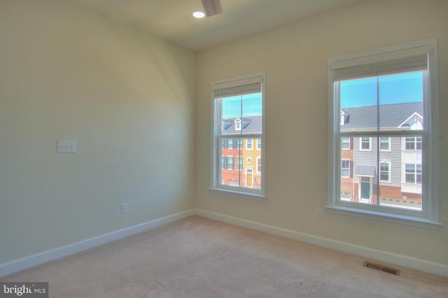 42629 OAK PARK SQ, Ashburn, VA 20148