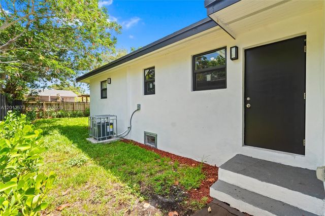 1745 NW 151st St, Miami Gardens, FL 33054
