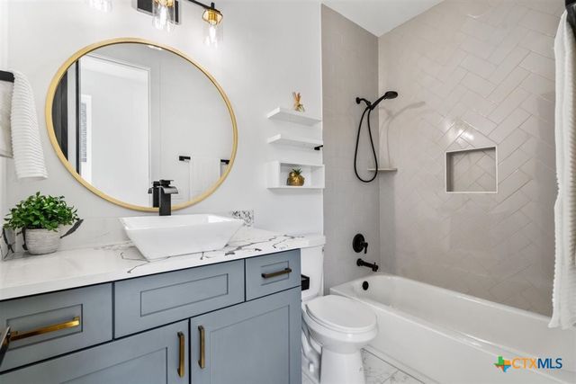 501 E Burton Street, Manor, TX 78653