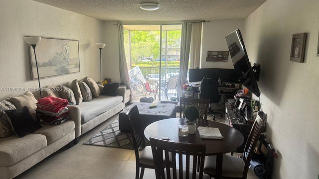 8215 Lake Dr 201, Doral, FL 33166